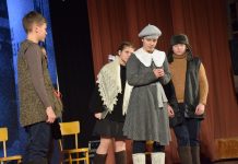 Тумские школьники побывали на патриотическом спектакле