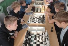 В шахматном турнире среди школьников победила дружба