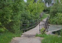 Пешеходный мостик в Спас-Клепиках освободился от воды