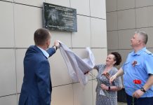 В деревне Оськино открыли мемориальную доску летчику Малашину