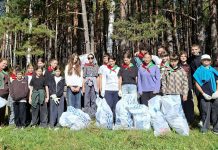 Школьники Клепиковского округа очистили от мусора берег озера Пьявица