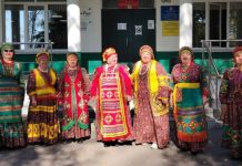 Ансамбль «Кумушки» развлекал клепиковских избирателей
